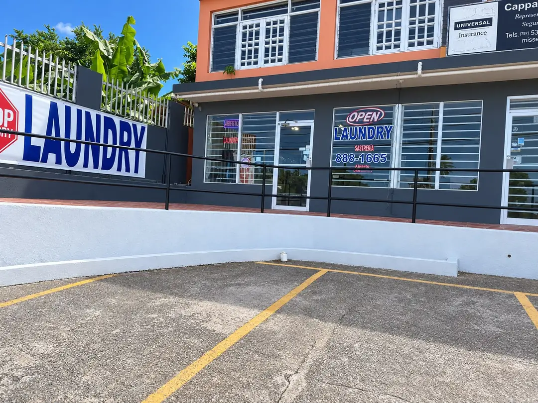 Parking in front of 1 Stop Laundry in Río Grande, Puerto Rico